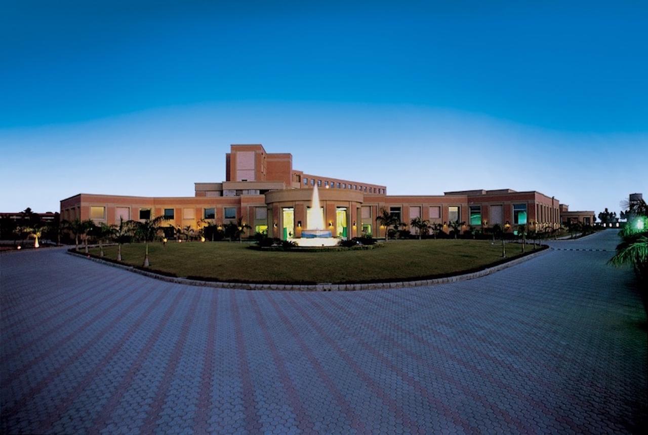 Nirvana Luxury Hotel L Ludhiana Exterior foto