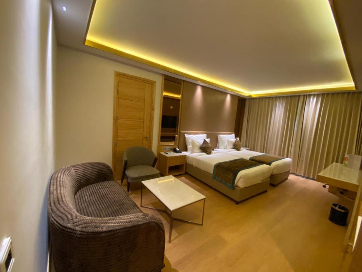 Nirvana Luxury Hotel L Ludhiana Exterior foto