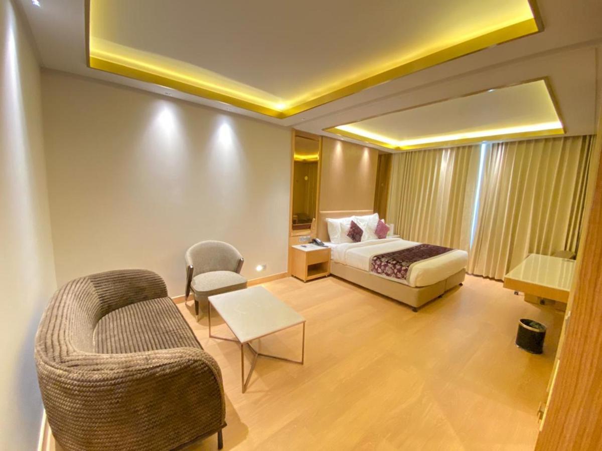 Nirvana Luxury Hotel L Ludhiana Exterior foto